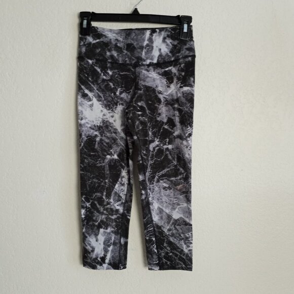 Nike Pants - Nike Legendary Dri-Fit Cropped Marble Leggings XS